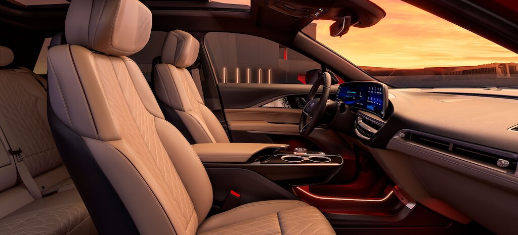 Espacioso y lujoso interior de tu camioneta eléctrica, nueva Cadillac Lyriq